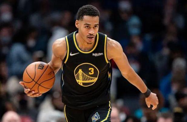 每体：卡萨多腹股沟有些刺痛，初步看来情况并不严重（每体：卡萨多腹股沟出现轻微刺痛，初步判断无大碍）