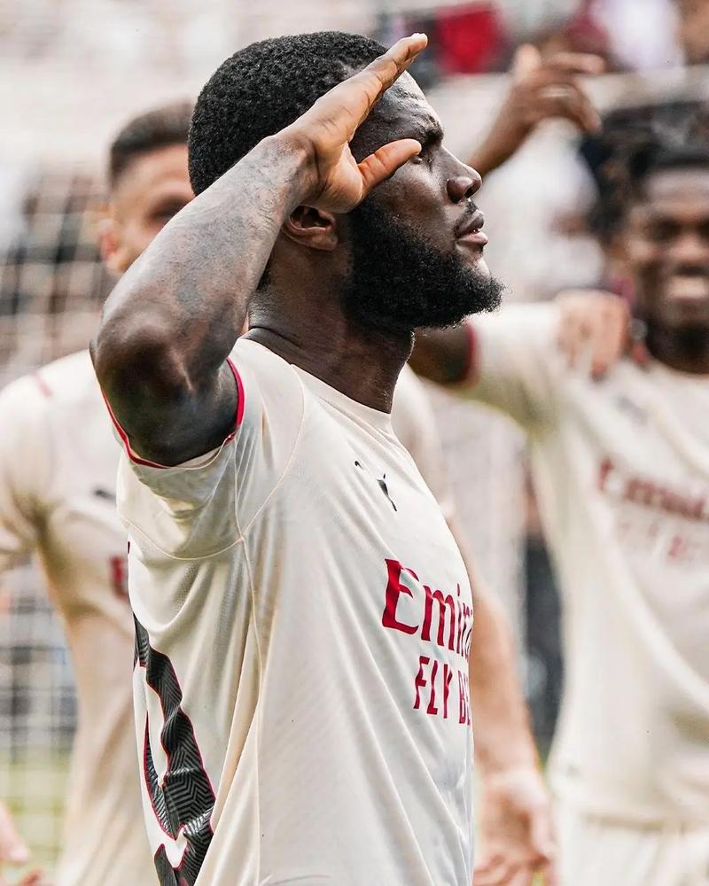 路易斯-迪亚斯本赛季19场12球6助攻，每84分钟造一球（路易斯-迪亚斯赛季至今19战12球6助，平均每84分钟参与一次进球）