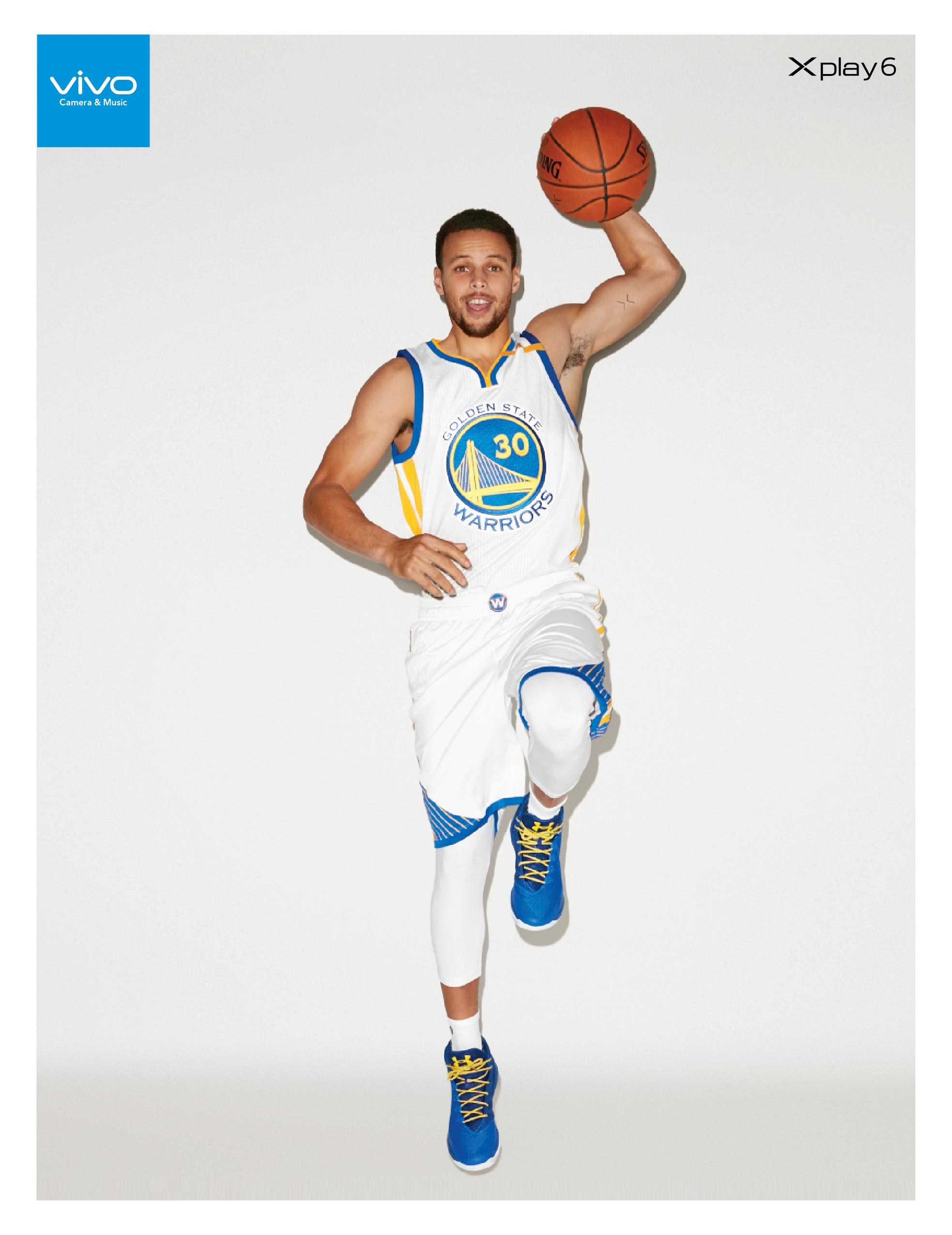 太阳队防守失误，詹姆斯持球突破脱手（太阳防守松懈，詹姆斯突破中脱手）