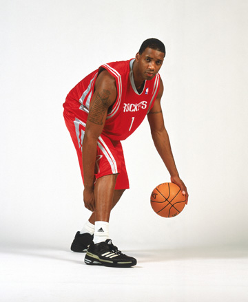 江苏vs上海前瞻：上海男篮实力占优，力争送江苏三连败（沪苏大战前瞻：上海男篮更胜一筹，力图送江苏三连败）