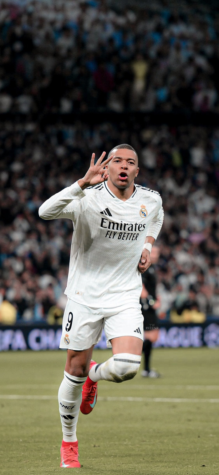 博雷戈：球队很多战术围绕奎因展开 他将自己水平提升到了新高度（博雷戈称球队战术以奎因为核心 奎因已将自身水平提升至全新高度）