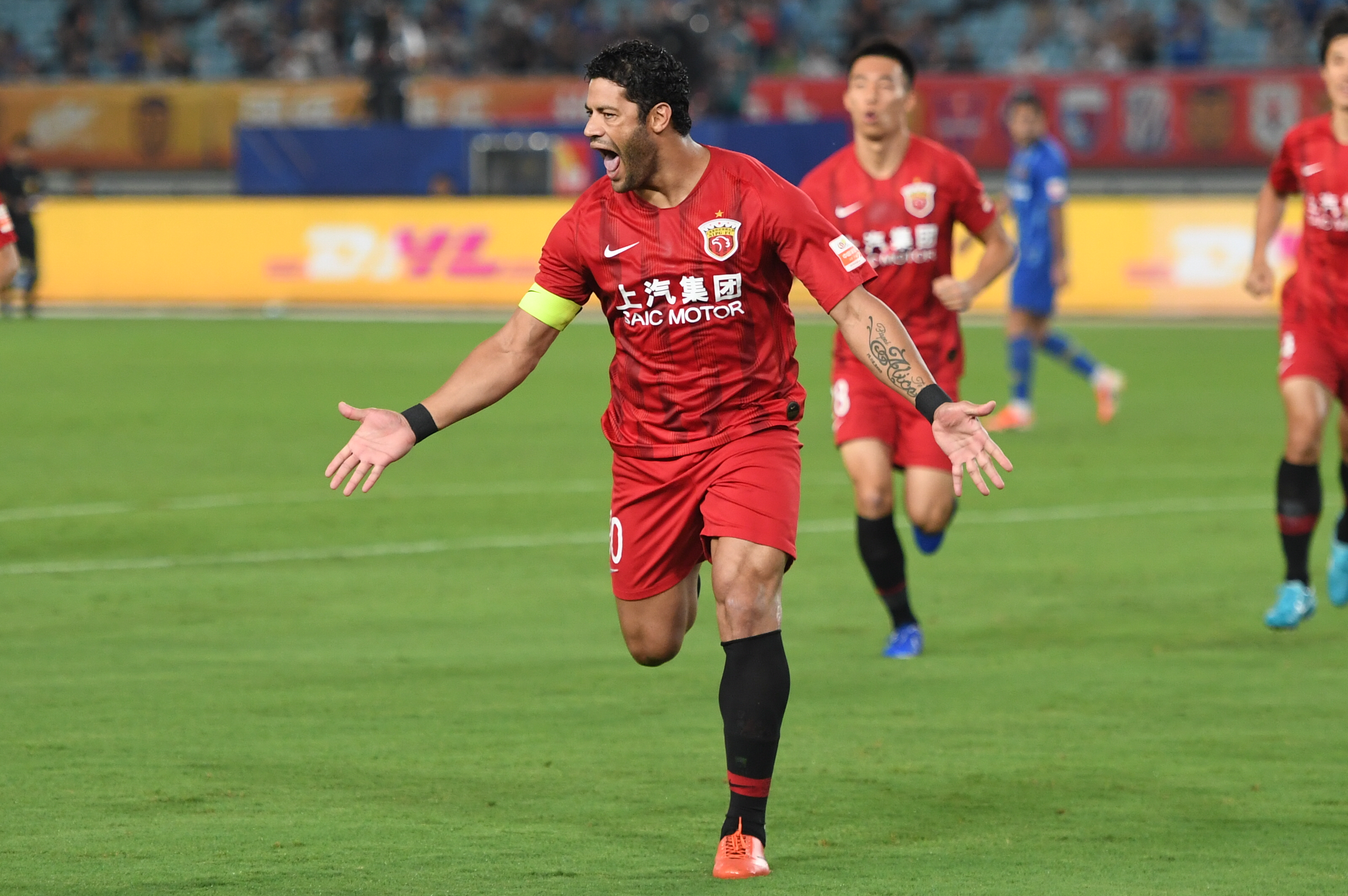 挑战成功三分之一？勇士巴特勒造成三分犯规 独行侠挑战改判两罚（巴特勒三分出手被吹犯规，独行侠挑战成功改判两罚）