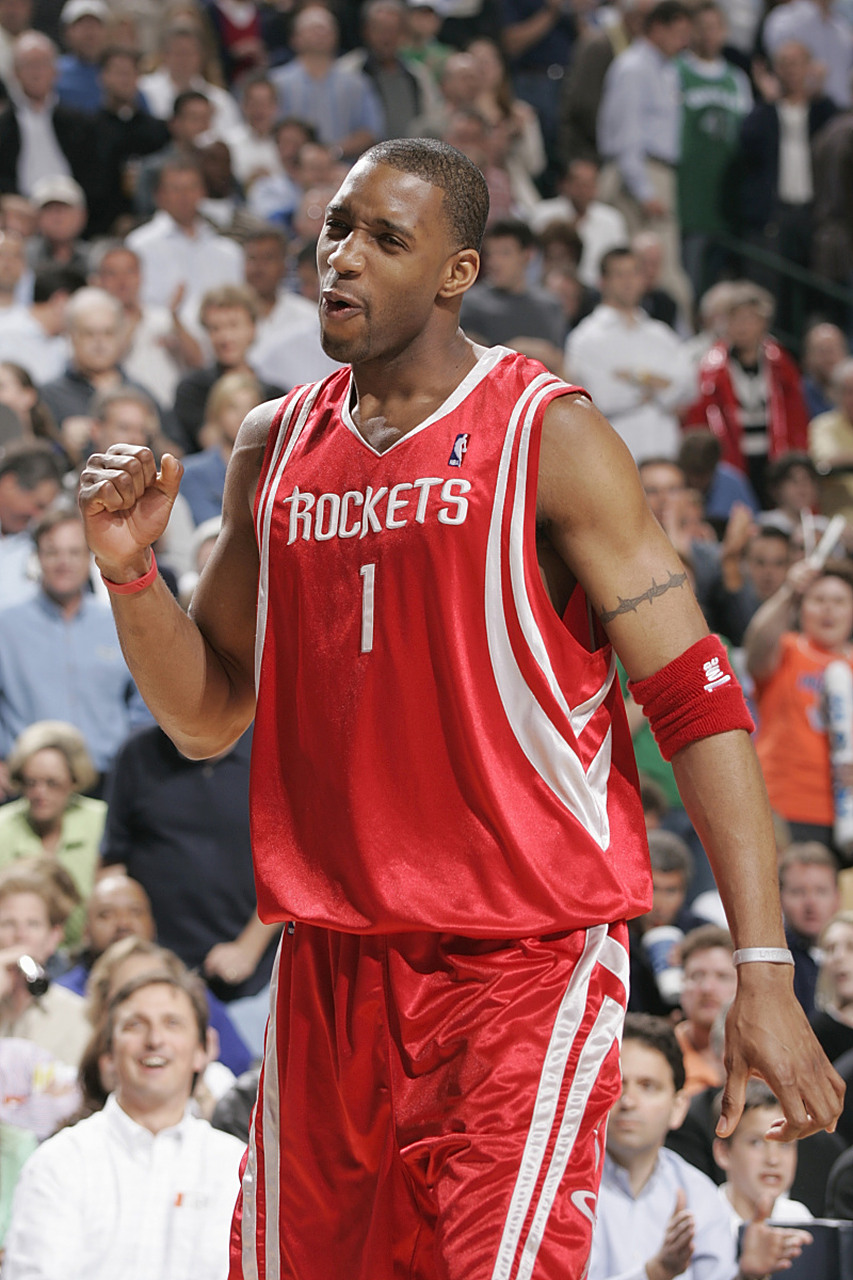 世界杯预热海报里没有C罗遭质疑，FIFA删除原海报改“怀旧”（C罗缺席世界杯预热海报引质疑，FIFA删原海报改发“怀旧版”）