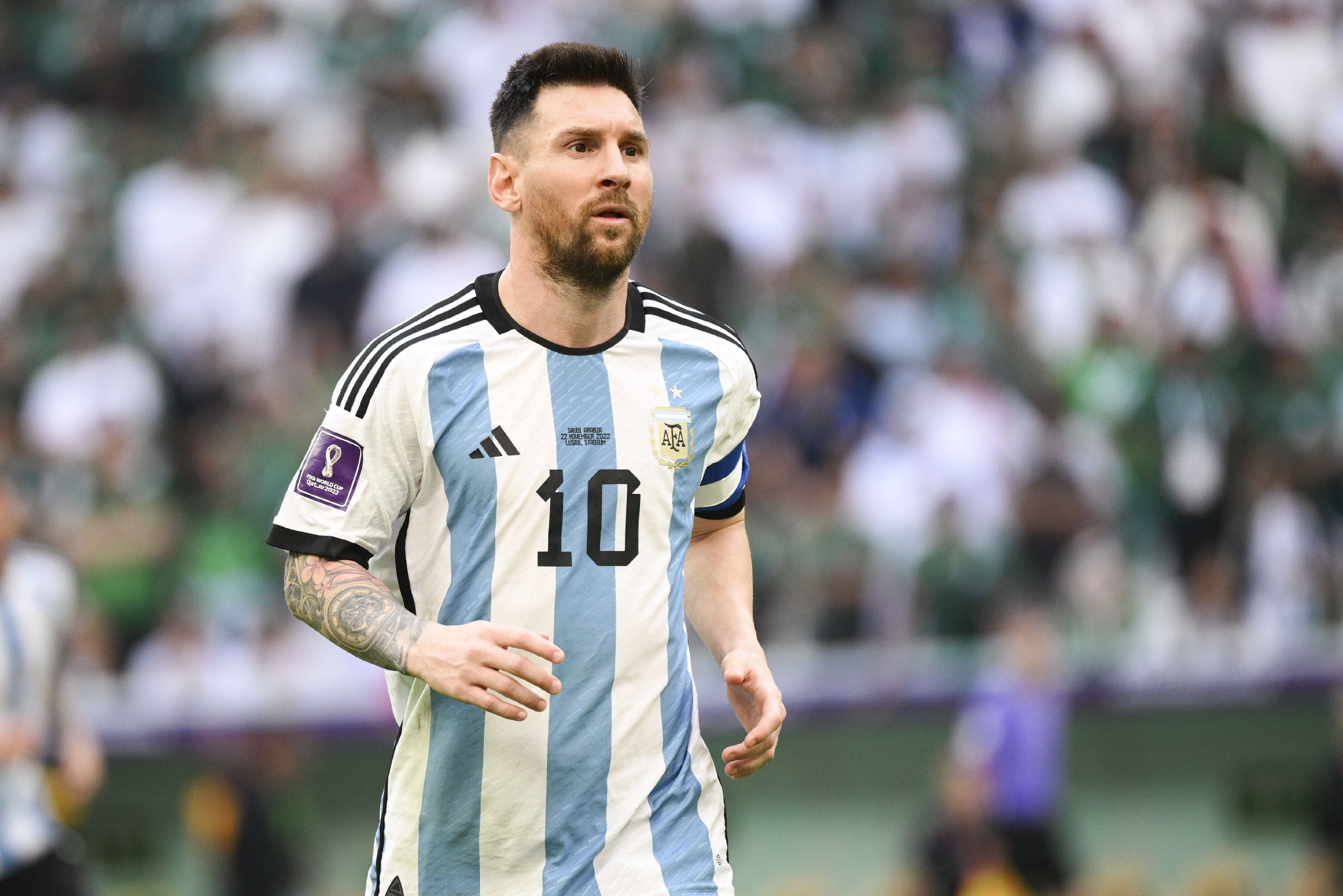 切尔西一路＂躺赢＂遭看衰 巴黎五冠王志在必得？（切尔西被质疑一路躺赢，巴黎志在冲击五冠？）