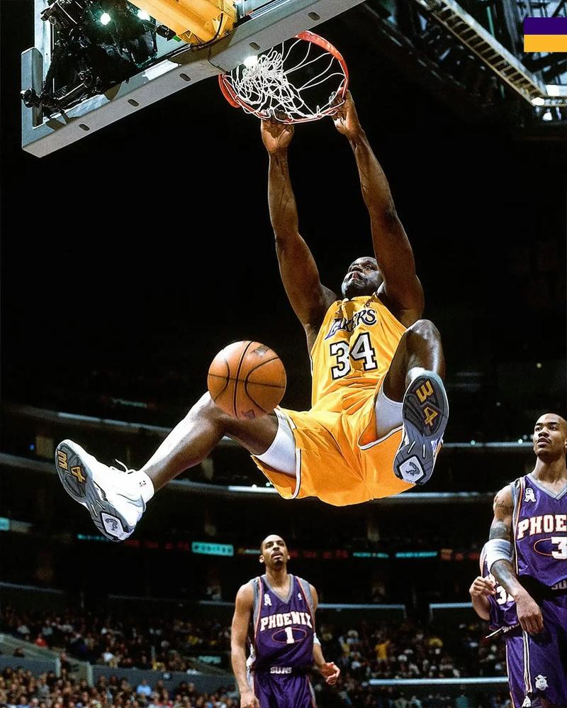 躺着进球，热那亚前锋科隆博在倒地情况下一脚完成破门（倒地卧射破门，热那亚前锋科隆博一脚建功）