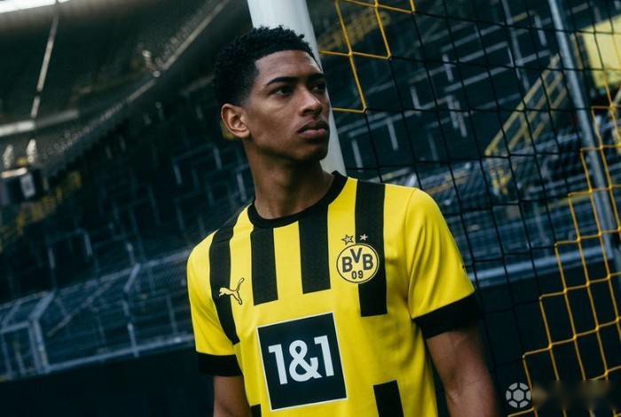 紧张与深夜会议……哈维·阿隆索的未来悬而未决（紧张升级与连夜磋商，哈维·阿隆索前途未卜）