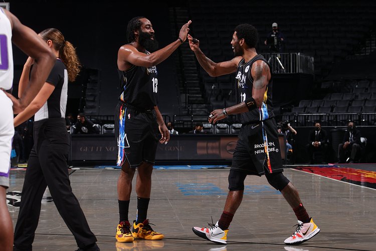 36分钟2板！艾顿遭喷惨：畏惧对抗+不会抢板+防守漏洞+非内线答案（36分钟仅2篮板！艾顿遭狂批：惧身体对抗、抢板乏力、防守漏洞百出、并非内线答案）