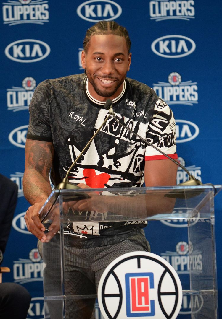 刘军帅晒海牛队与远征军合照：又在末轮完成目标，祝未来可期（刘军帅晒海牛队与远征军合影：再度在末轮达成目标，愿前路可期）