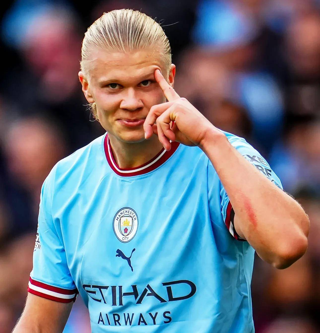 马刺半场4人得分上双，命中11记三分领先鹈鹕20分（半场马刺四人得分上双，投进11记三分，领先鹈鹕20分）