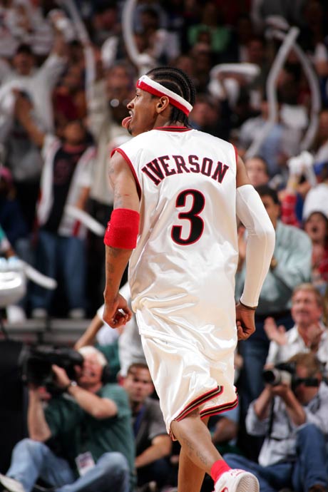 多里安·芬尼-史密斯在打快船赛前进行了强度不小的训练（战快船前，多里安·芬尼-史密斯完成高强度训练）