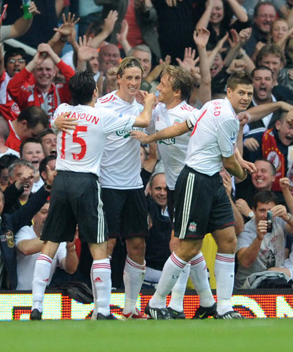 亚历山大-沃克表现不佳，半场颗粒无收（亚历山大-沃克状态低迷，半场零得分）