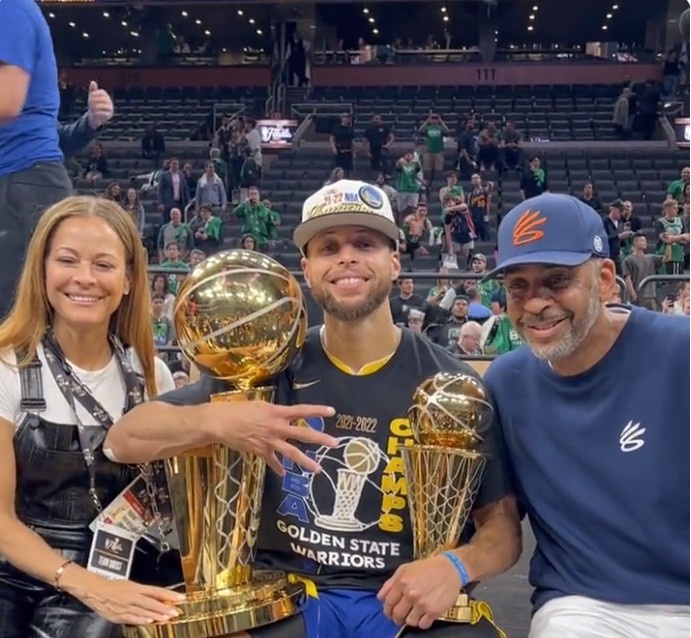 前曼联球员莫里森：曼联让梅努补时阶段上场是在戏弄他（莫里森质疑曼联补时才让梅努登场：是在耍他）