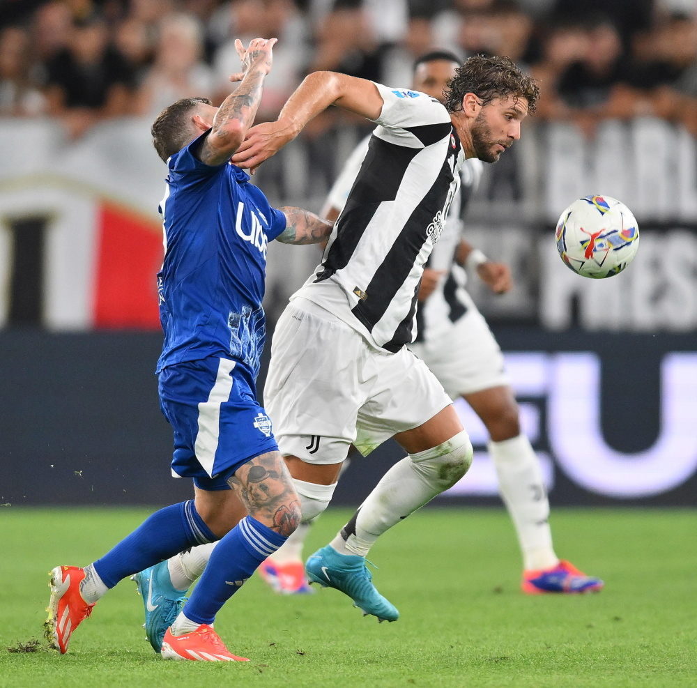 懂球帝2025年11月MVP候选出炉：姆巴佩、哈兰德领衔，莱万在列（懂球帝发布2025年11月MVP候选名单：姆巴佩、哈兰德领跑，莱万上榜）