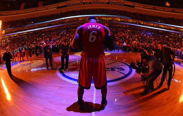 球迷：这球就是不讲道理的那种（球迷：这个球纯属不讲理）