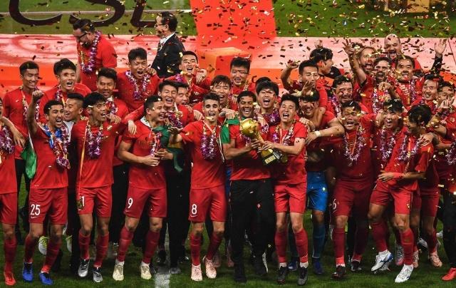 体总：占旭刚任举重摔跤柔道中心主任，王励勤任乒羽中心副主任（体育总局任命：占旭刚出任举摔柔中心主任，王励勤任乒羽中心副主任）