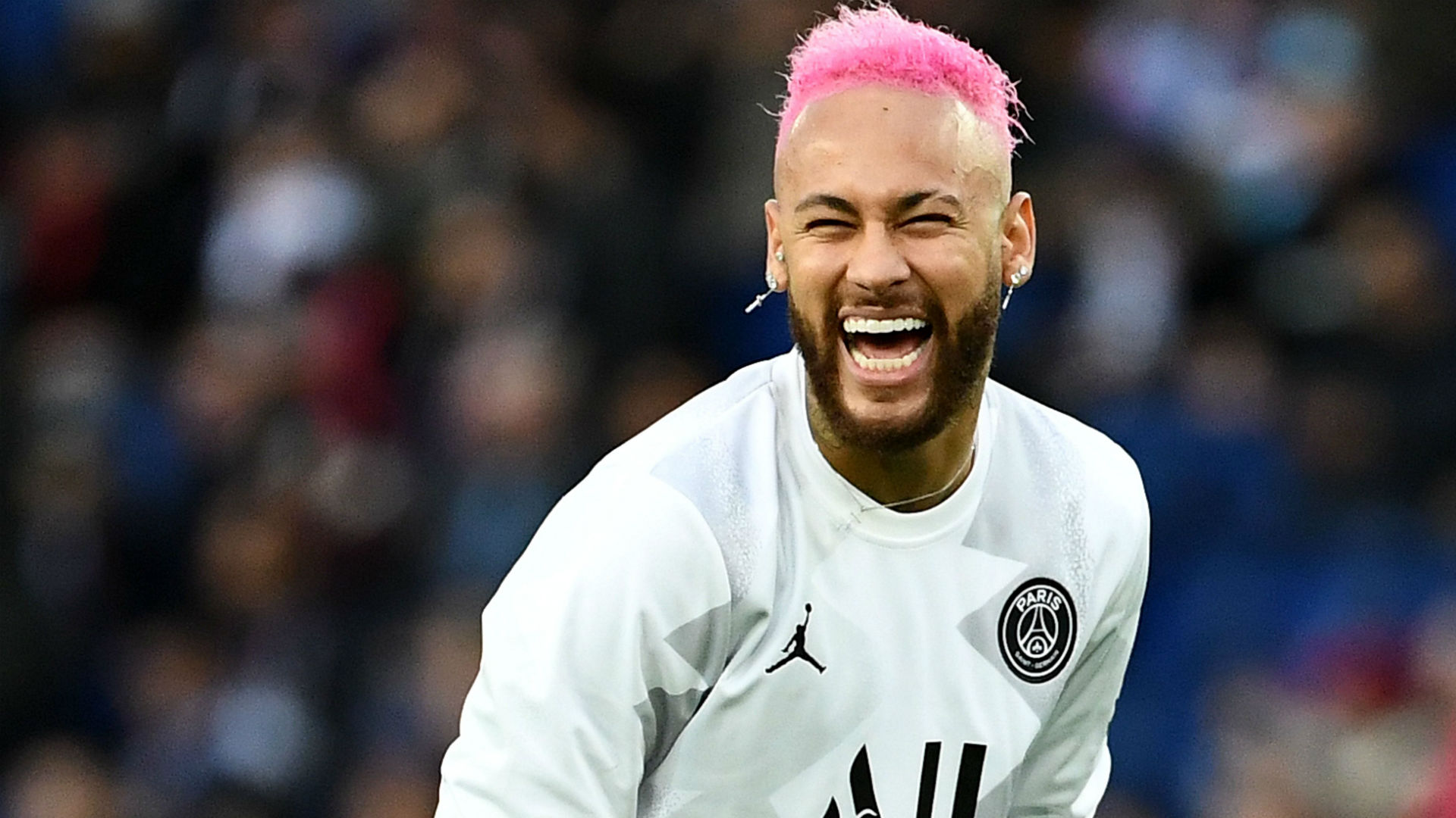 凯恩：我可以拿金球奖，通常需赢得世界杯或欧冠才能实现（凯恩称有望问鼎金球：通常得先赢下世界杯或欧冠）