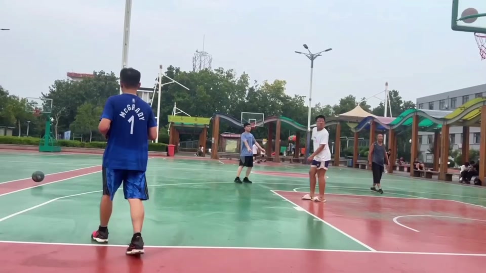 篮球NBA大交易流言四起，多队积极运作（NBA大交易传闻升温，多队密集运作）