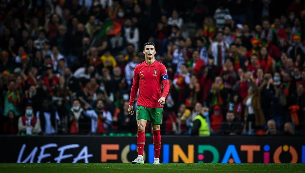 随着保罗在本赛季结束后退役，梦八仅剩下詹姆斯一人还未退役（保罗赛季后退役，梦八仅詹姆斯仍在征战）