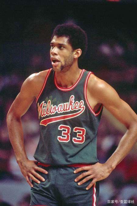 约翰逊的精彩表现点燃浙江半场（约翰逊神勇发挥引爆浙江半场）