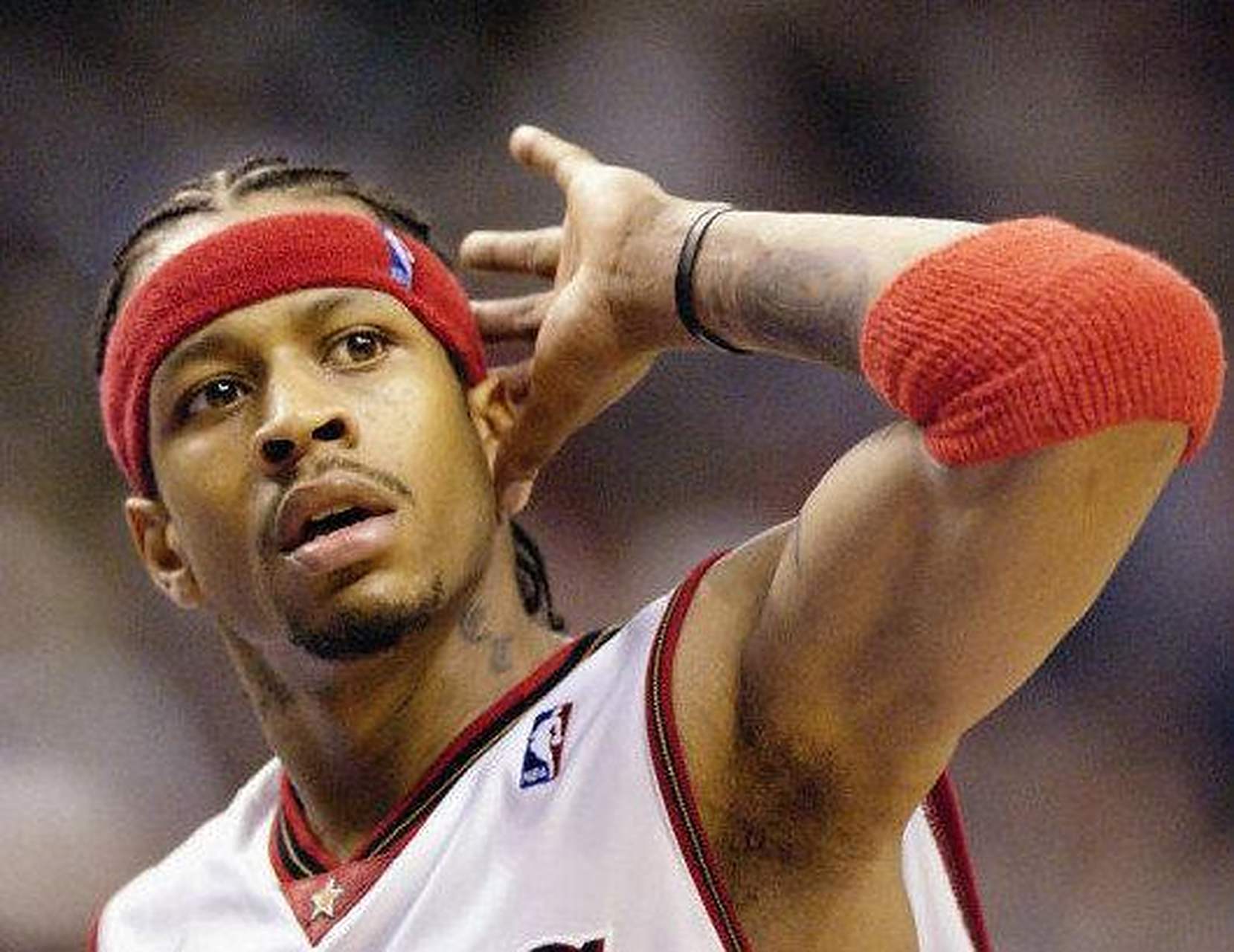 辽宁男篮在俱乐部杯第二战中以44-36击败合肥狂风，首节领先，次节反超，半场结束领先18分。（俱乐部杯次战，辽宁男篮44-36力克合肥狂风：首节占先、次节反超，半场领先18分）