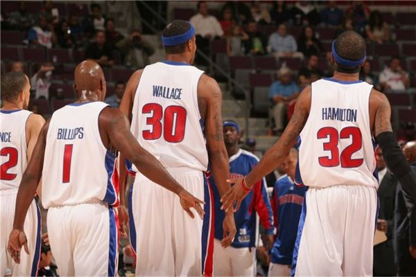 5分钟闪击马赛，圣吉罗斯收获建队128年首个欧冠主场进球（5分钟速破马赛，圣吉罗斯收获队史128年来欧冠主场首球）